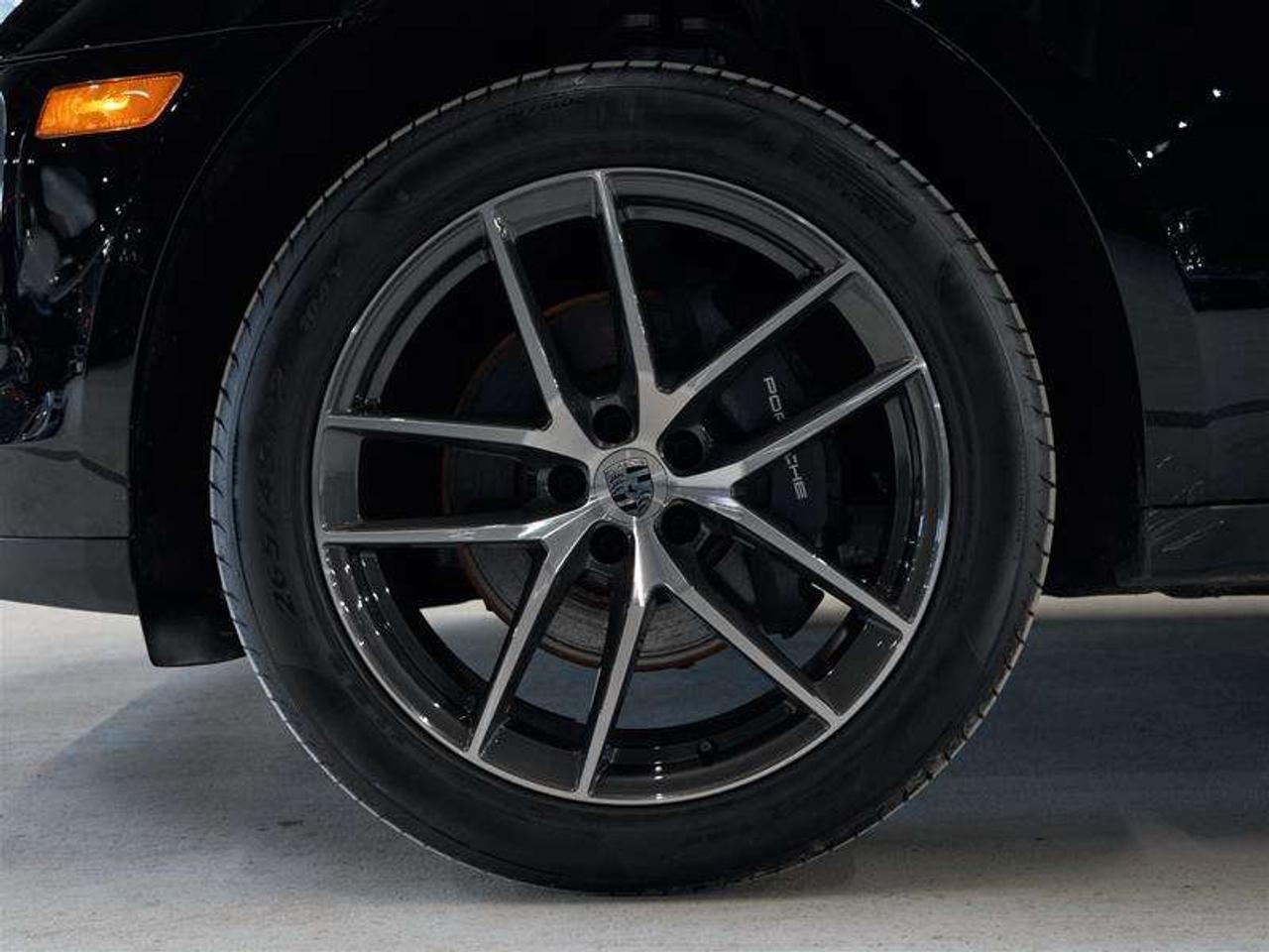 2025 Porsche Macan AWD Photo