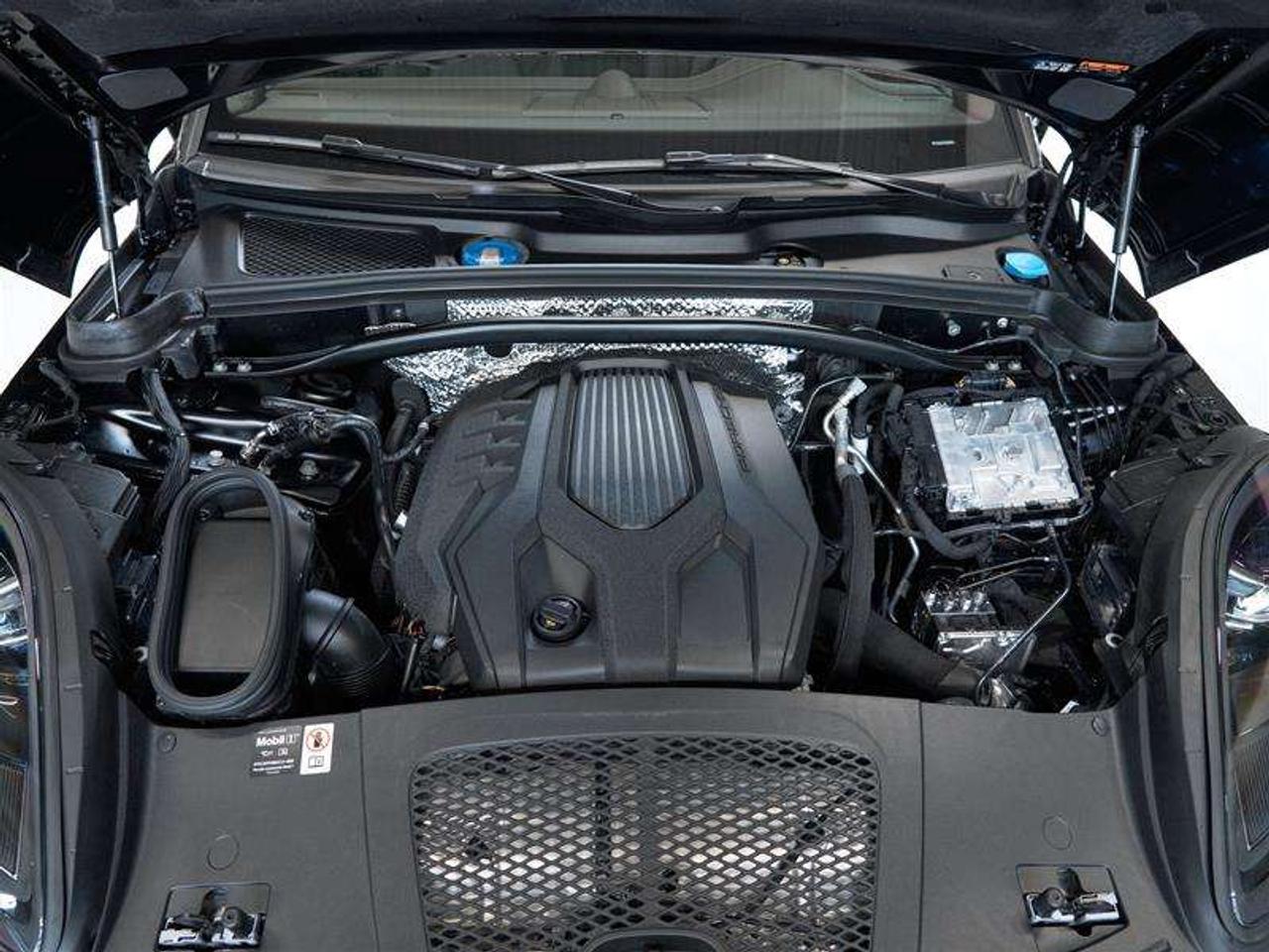 2025 Porsche Macan AWD Photo