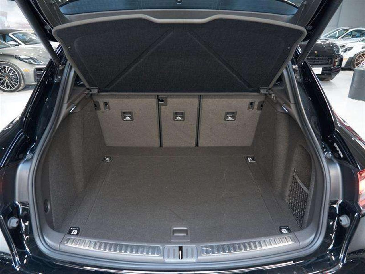 2025 Porsche Macan AWD Photo