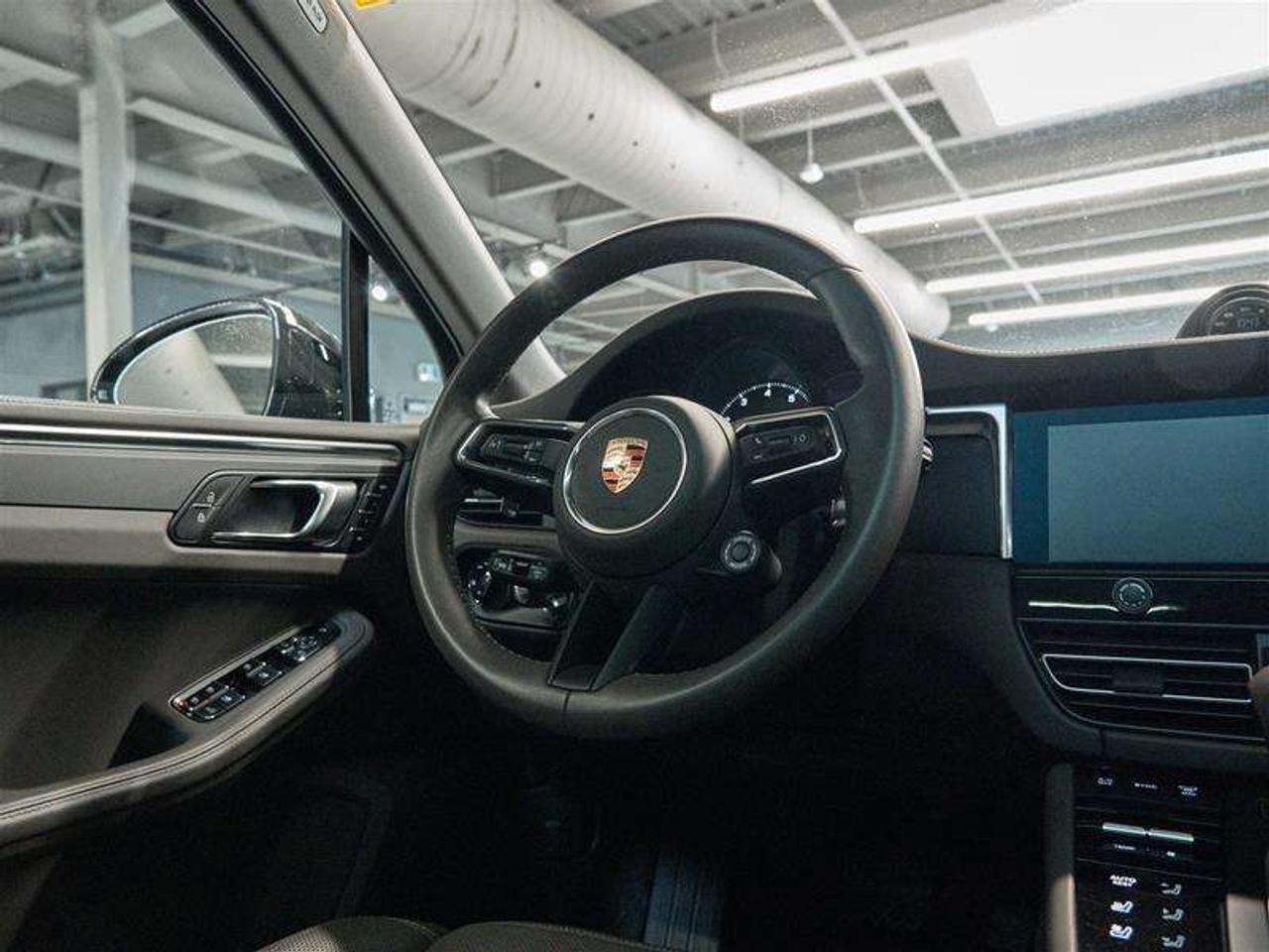 2025 Porsche Macan AWD Photo