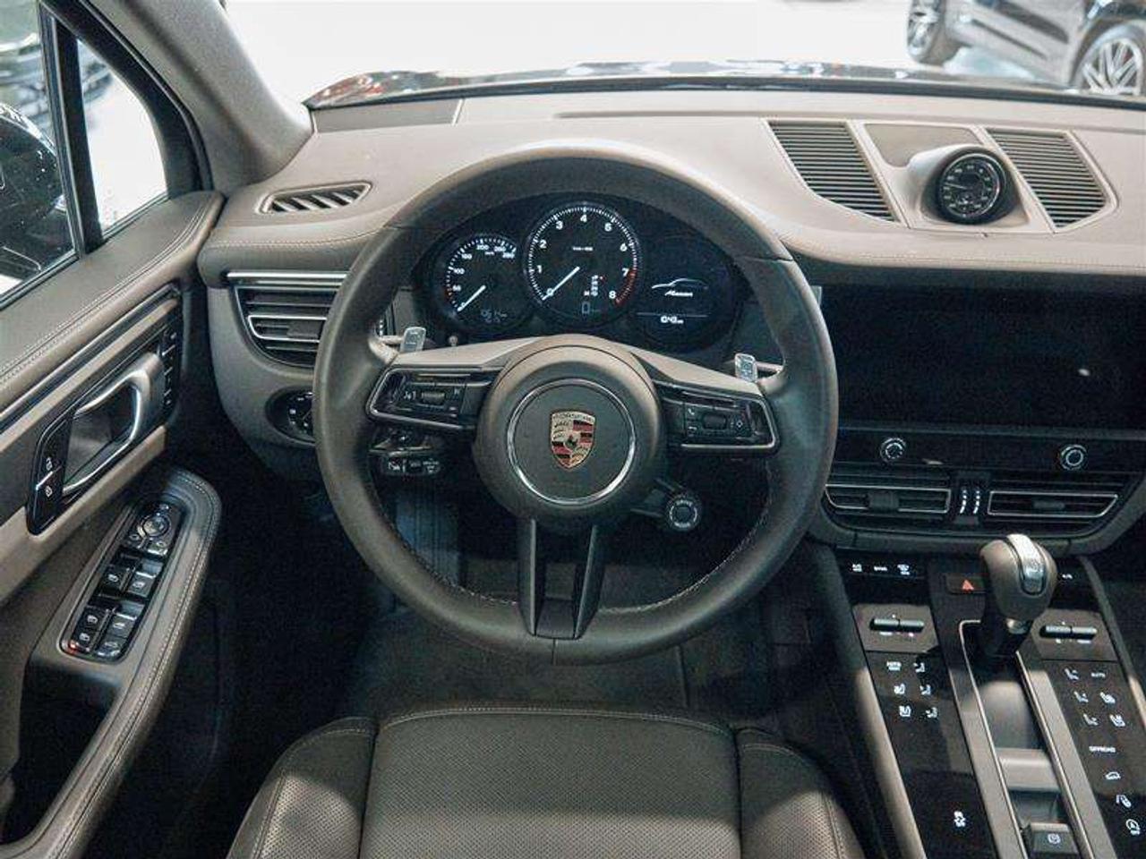 2025 Porsche Macan AWD Photo