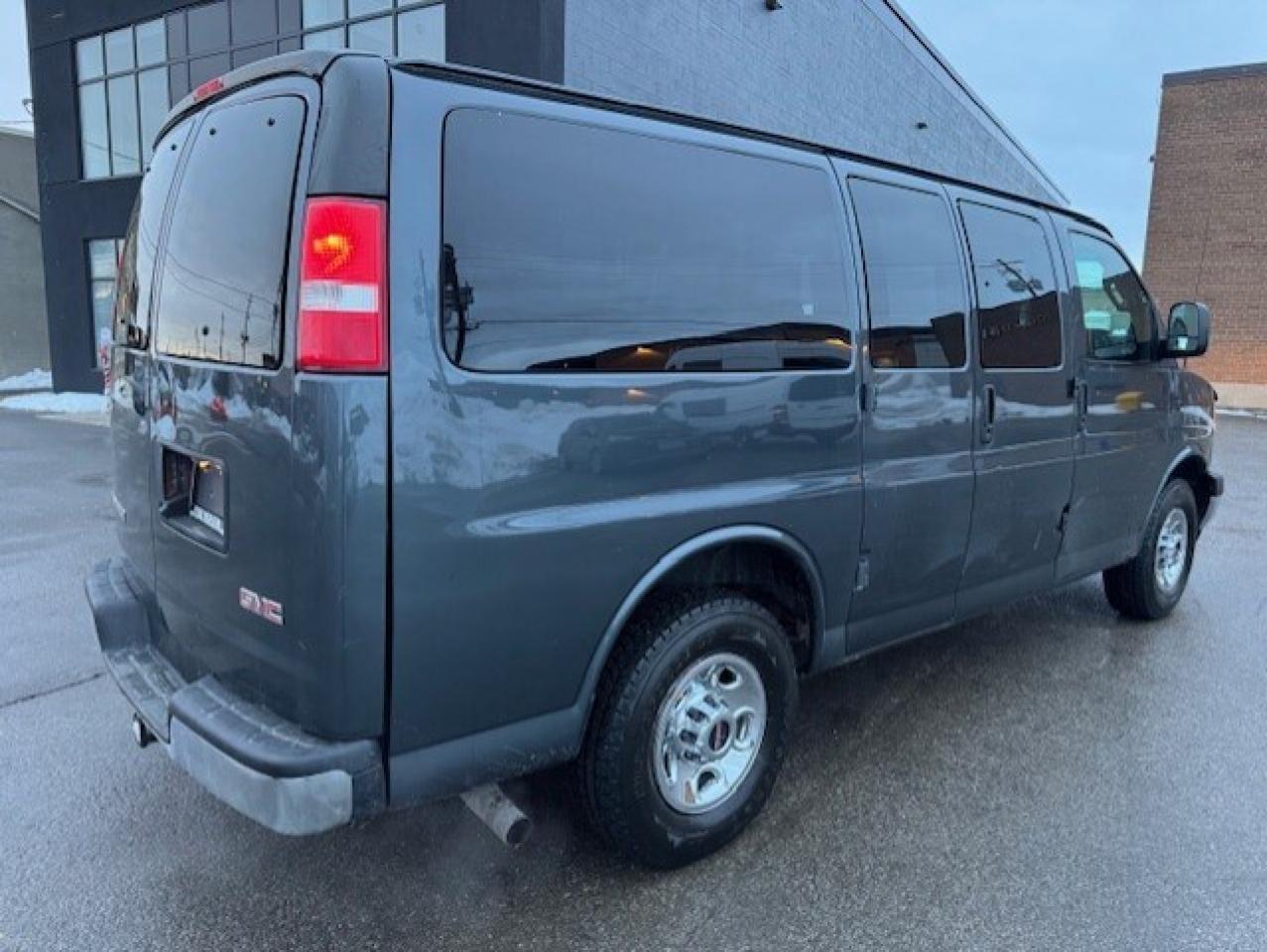 2017 GMC Savana Passenger 2500 LT **12 PASSENGER--BACK UP CAMERA-CERTIFIED** Photo