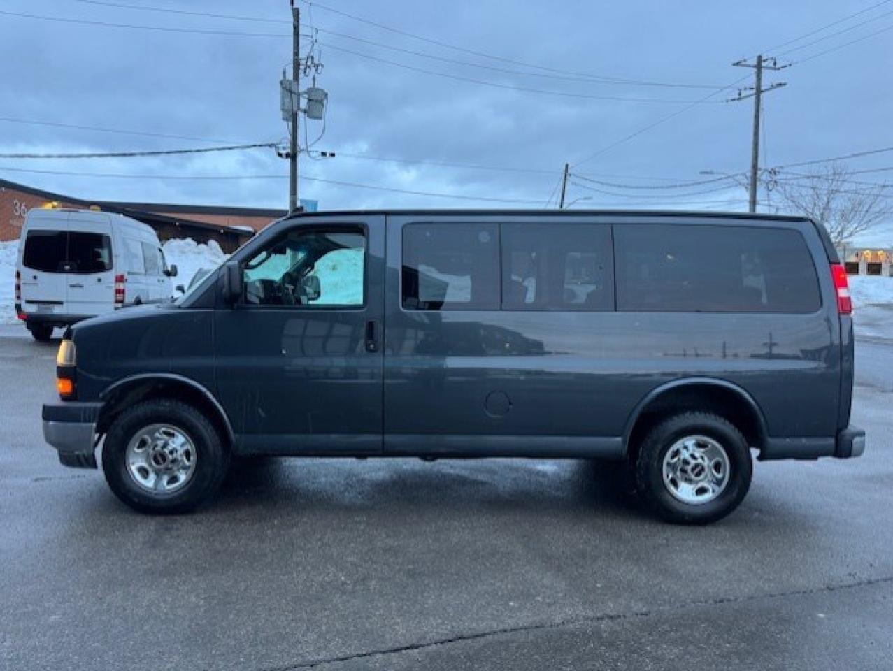 2017 GMC Savana Passenger 2500 LT **12 PASSENGER--BACK UP CAMERA-CERTIFIED** Photo