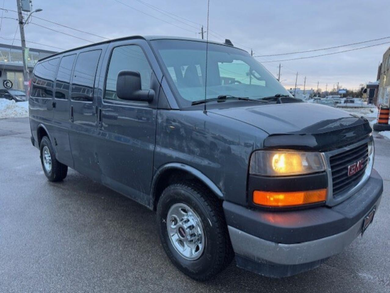 2017 GMC Savana Passenger 2500 LT **12 PASSENGER--BACK UP CAMERA-CERTIFIED** Photo