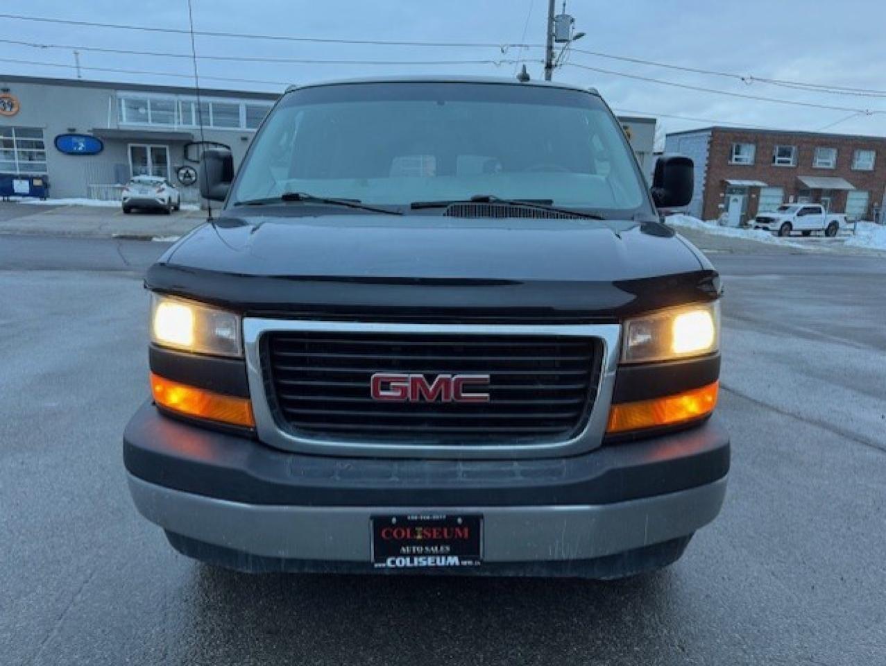 2017 GMC Savana Passenger 2500 LT **12 PASSENGER--BACK UP CAMERA-CERTIFIED** Photo