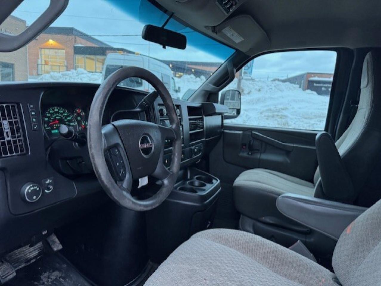 2017 GMC Savana Passenger 2500 LT **12 PASSENGER--BACK UP CAMERA-CERTIFIED** Photo