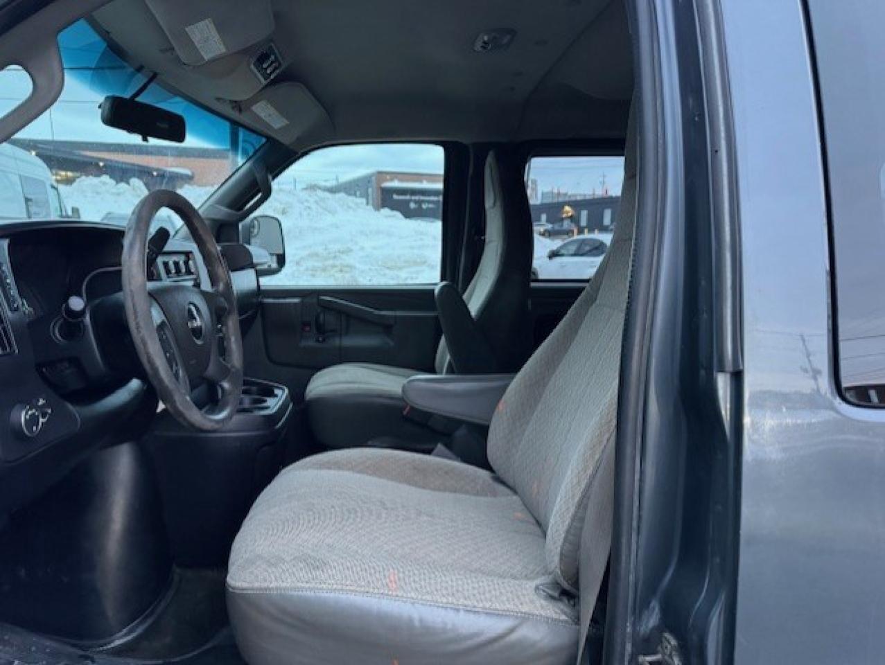 2017 GMC Savana Passenger 2500 LT **12 PASSENGER--BACK UP CAMERA-CERTIFIED** Photo