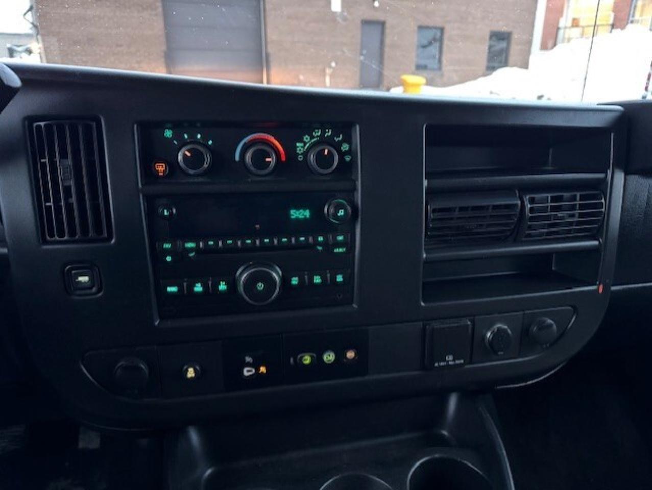 2017 GMC Savana Passenger 2500 LT **12 PASSENGER--BACK UP CAMERA-CERTIFIED** Photo