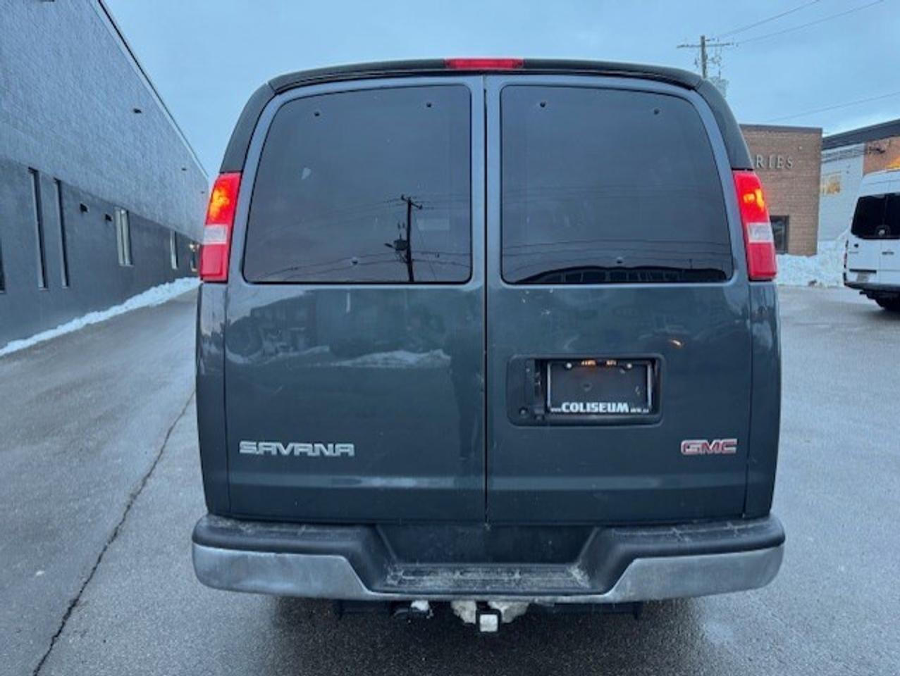 2017 GMC Savana Passenger 2500 LT **12 PASSENGER--BACK UP CAMERA-CERTIFIED** Photo