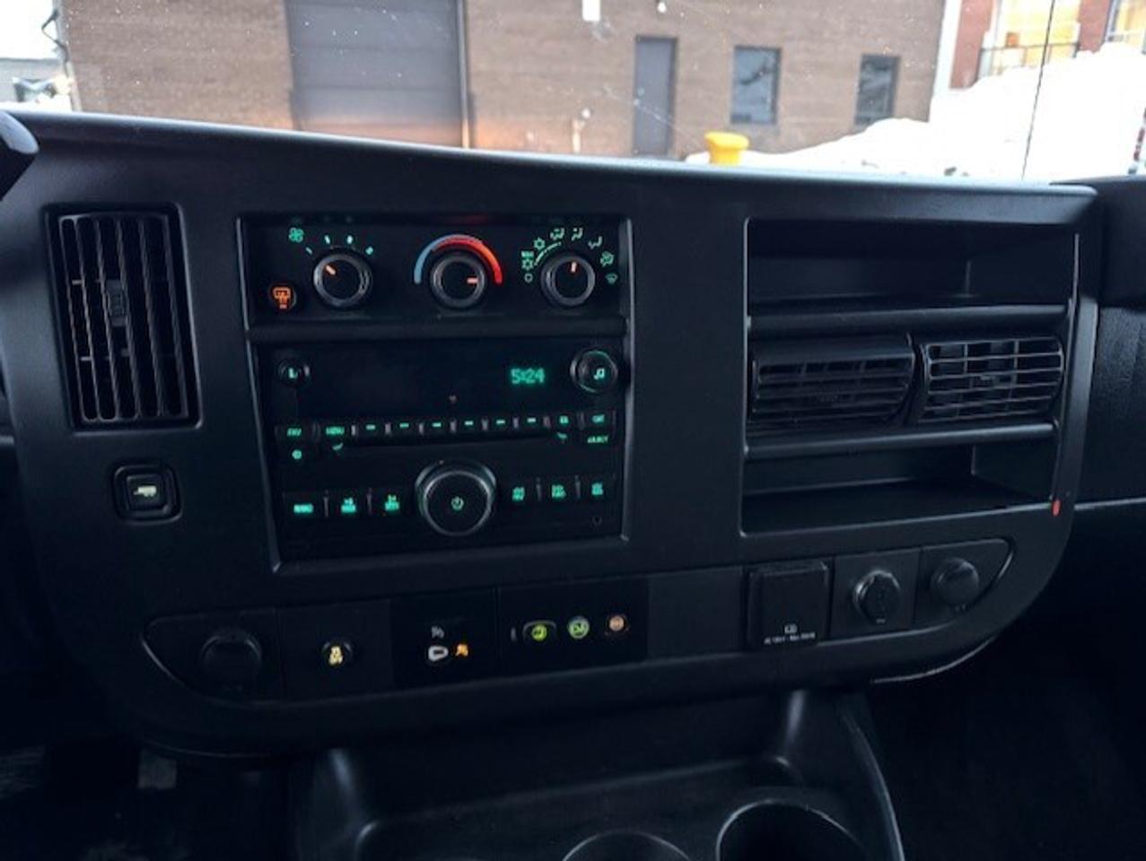 2017 GMC Savana Passenger 2500 LT **12 PASSENGER--BACK UP CAMERA-CERTIFIED** Photo