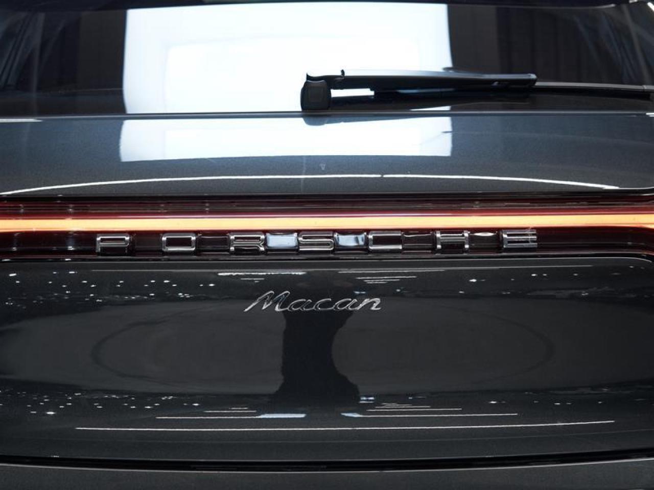 2025 Porsche Macan AWD Photo