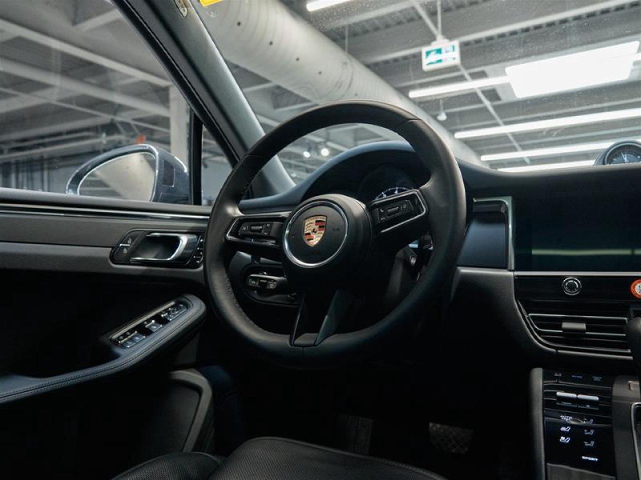 2025 Porsche Macan AWD Photo