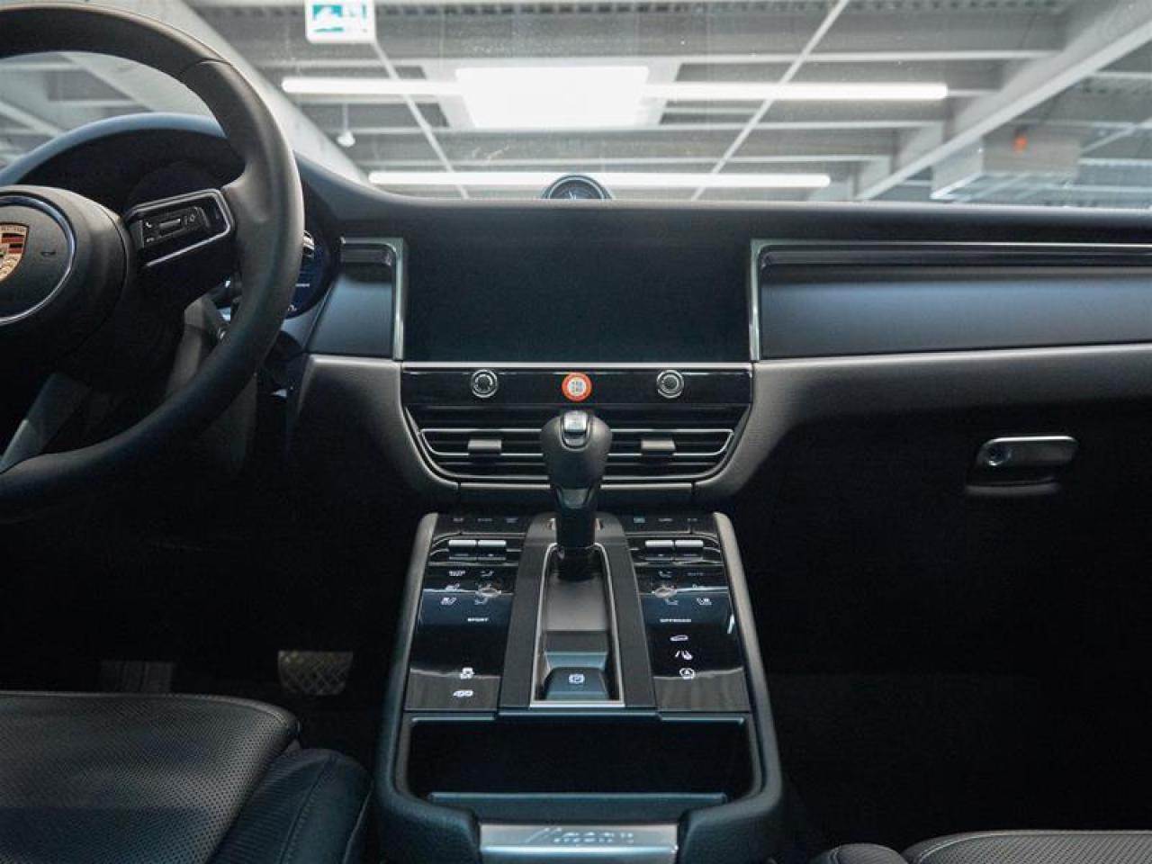 2025 Porsche Macan AWD Photo