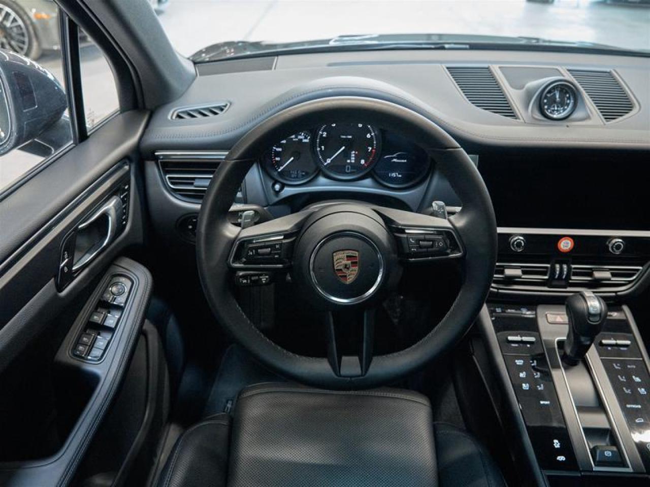 2025 Porsche Macan AWD Photo