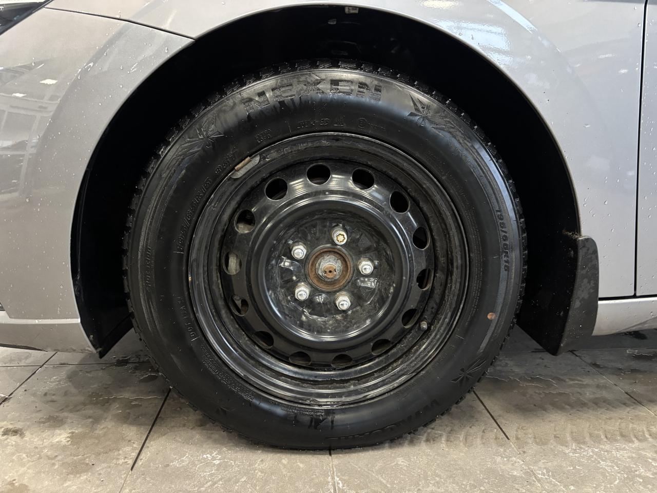 2023 Hyundai Elantra PREFERRED TRIM   ONE OWNER   CLEAN CARFAX  SUNROOF Photo