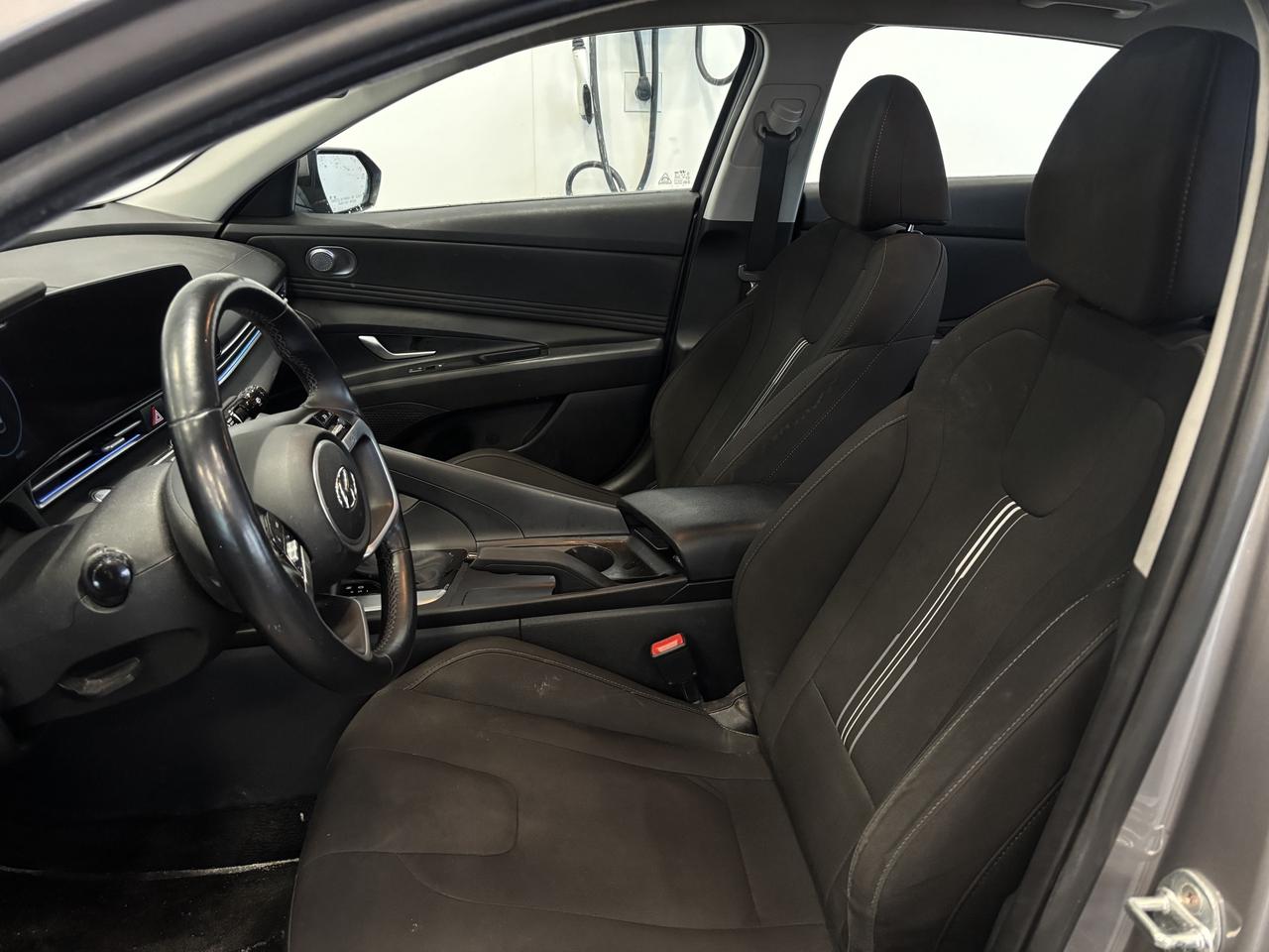2023 Hyundai Elantra PREFERRED TRIM   ONE OWNER   CLEAN CARFAX  SUNROOF Photo