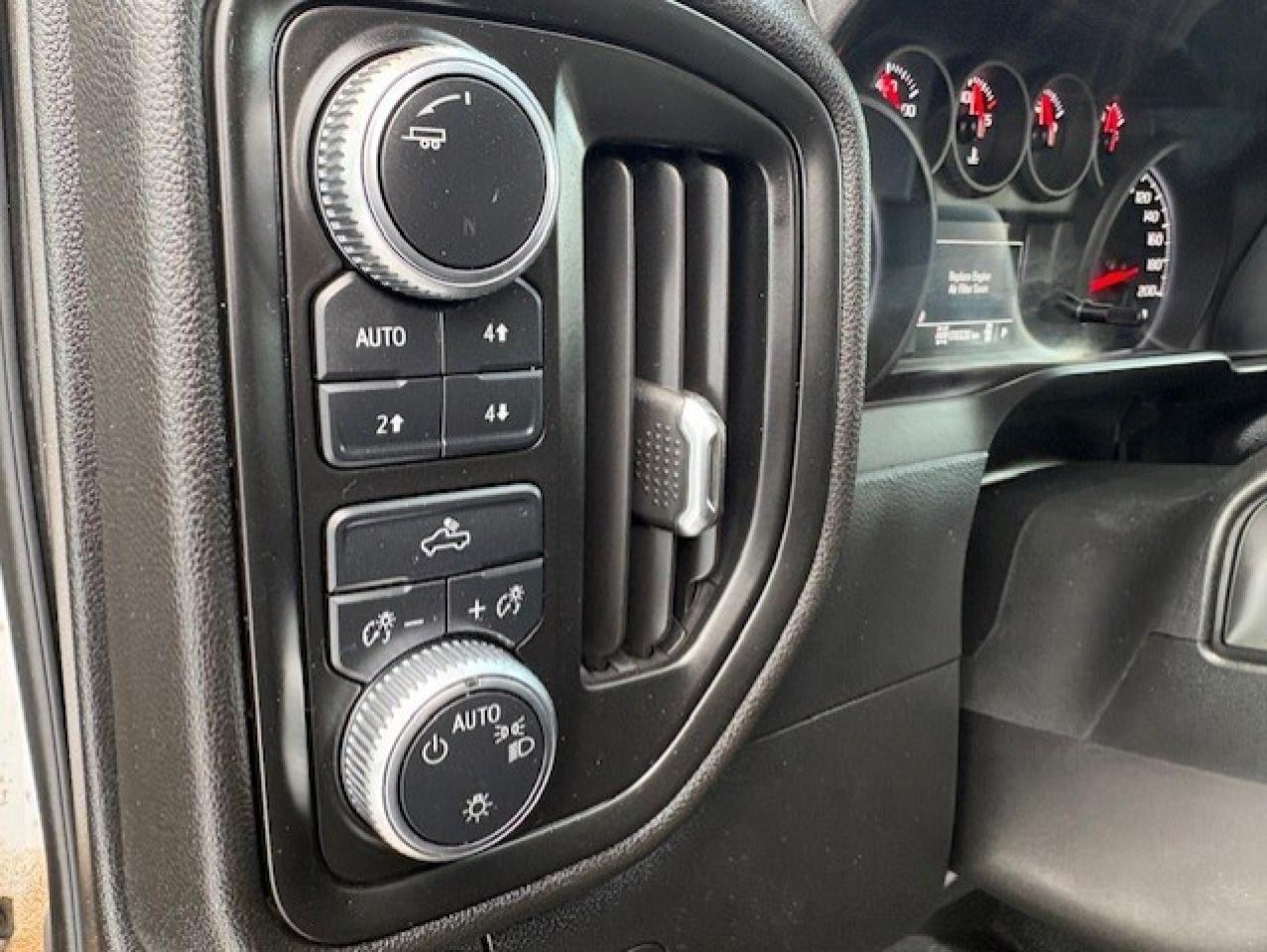 2020 GMC Sierra 1500 4WD V8 5.3L DOUBLE CAB **NEW TIRES-TRANSMISSION** Photo