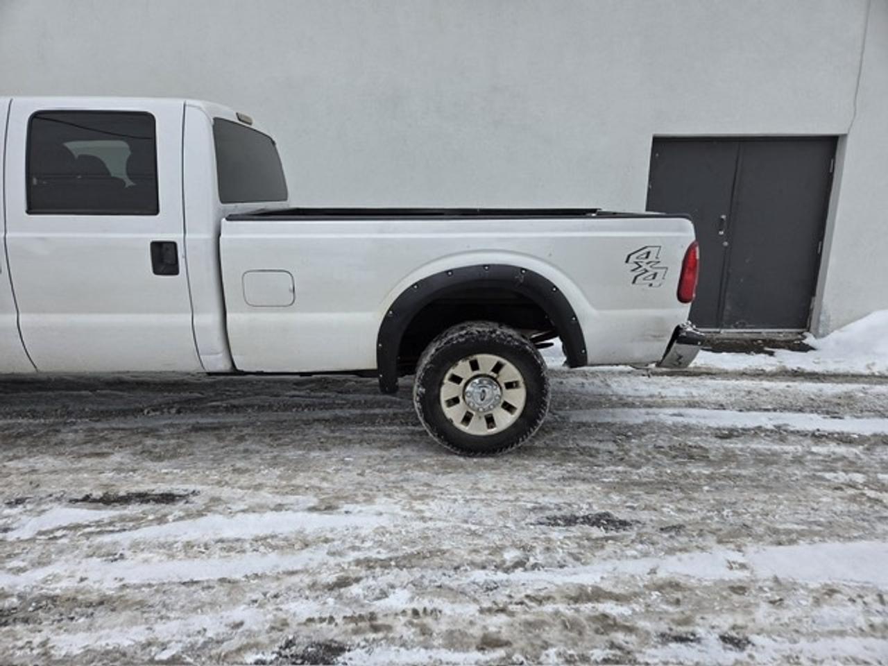 2014 Ford F-250 XLT 4X4-BOSS V SNOW PLOW-CREW CAB-LONG BOX! Photo