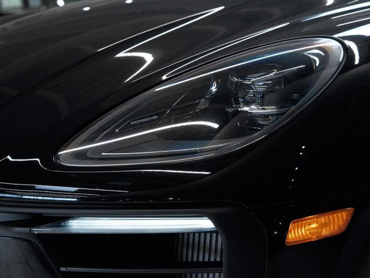 2023 Porsche Macan S Photo