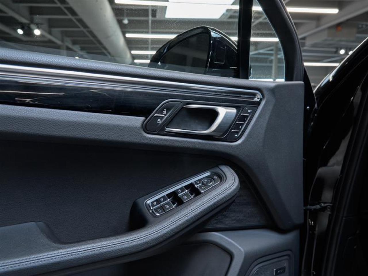 2023 Porsche Macan S Photo