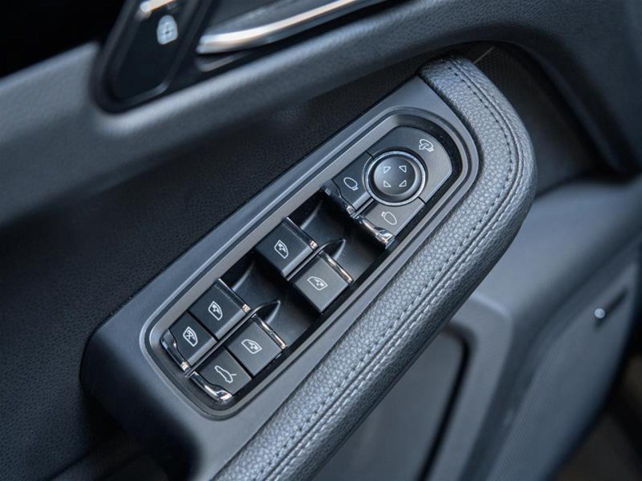 2023 Porsche Macan S Photo