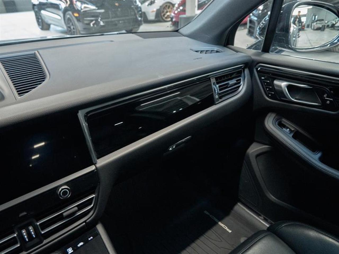 2023 Porsche Macan S Photo