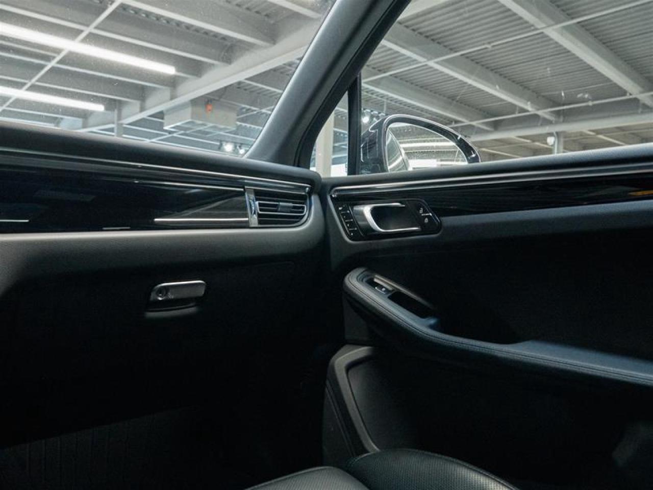 2023 Porsche Macan S Photo