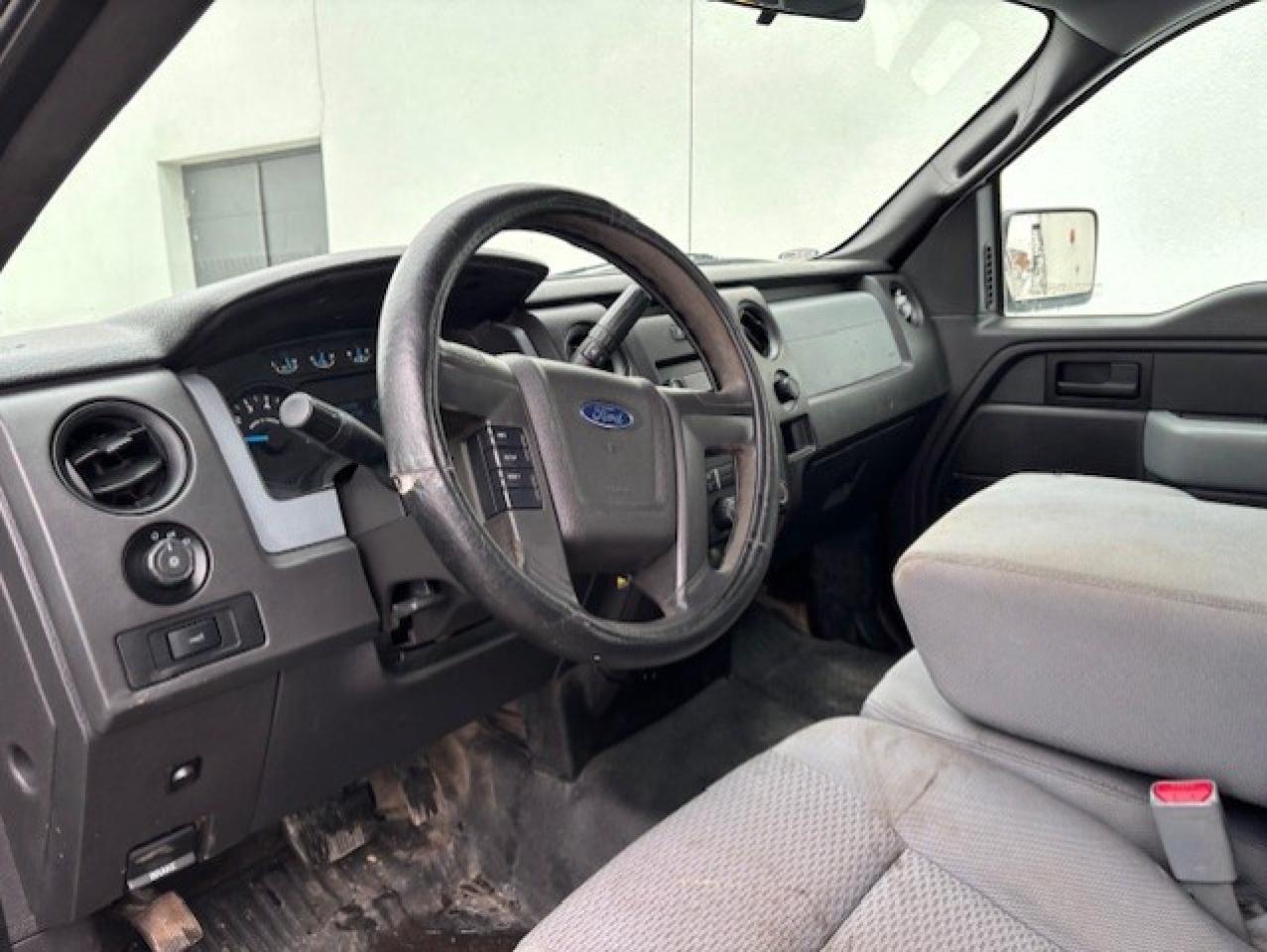 2013 Ford F-150 V8 5.0L REGULAR CAB LONG BOX-1 OWNER-CERTIFIED Photo