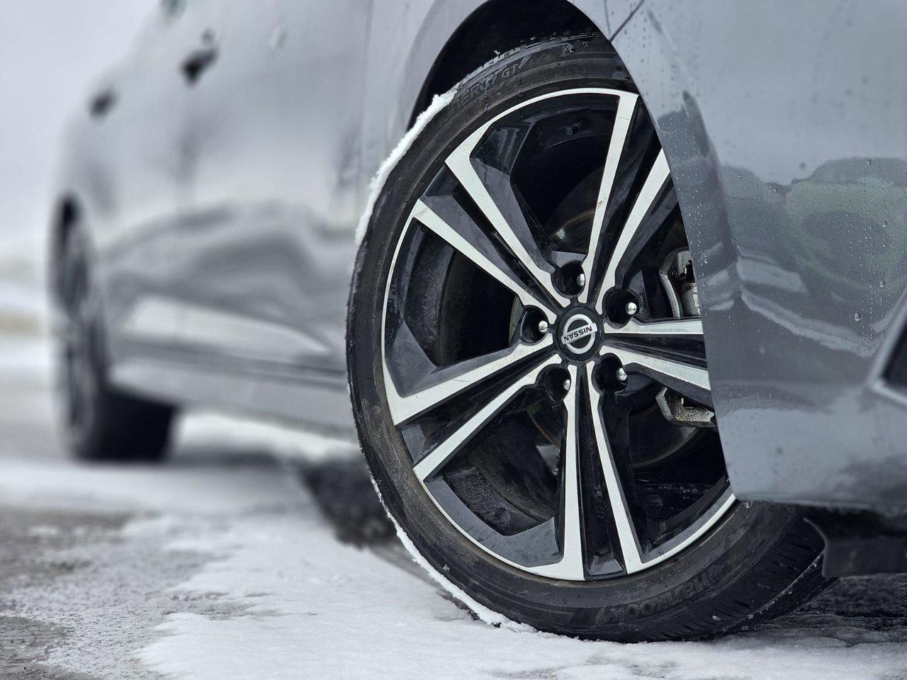 2020 Nissan Sentra SR Photo