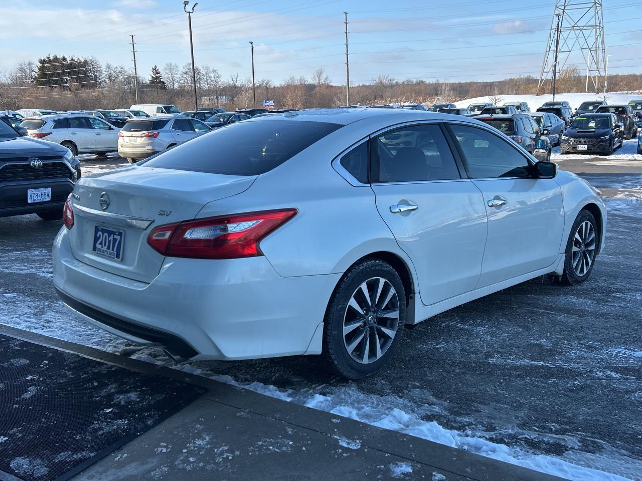 2017 Nissan Altima 2.5   Nav   Sunroof    Clean Carfax Photo
