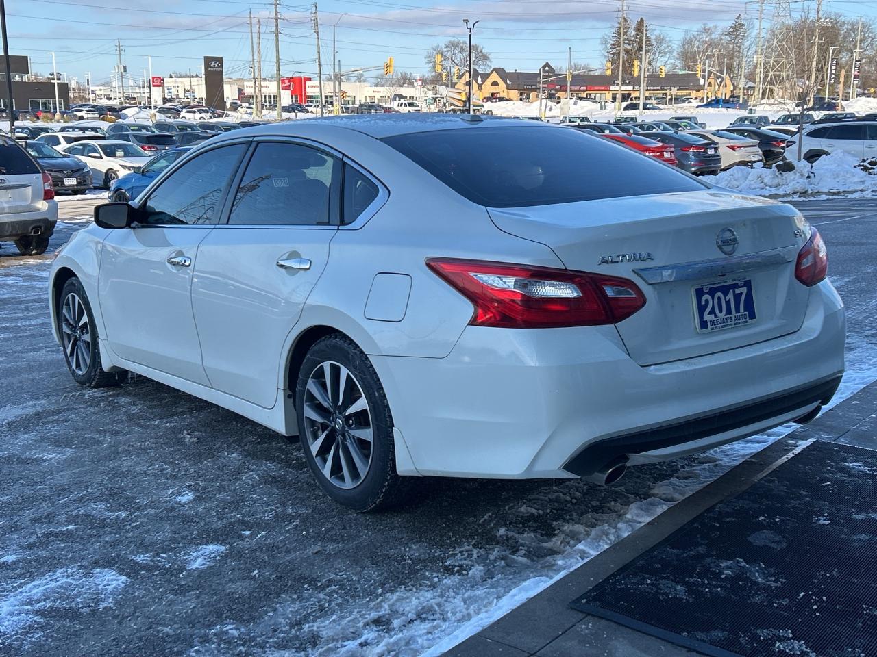 2017 Nissan Altima 2.5   Nav   Sunroof    Clean Carfax Photo