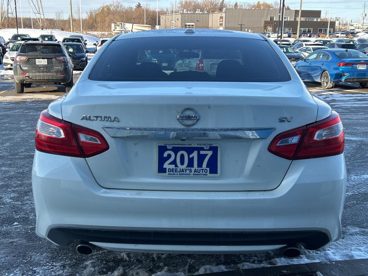 2017 Nissan Altima 2.5   Nav   Sunroof    Clean Carfax Photo3