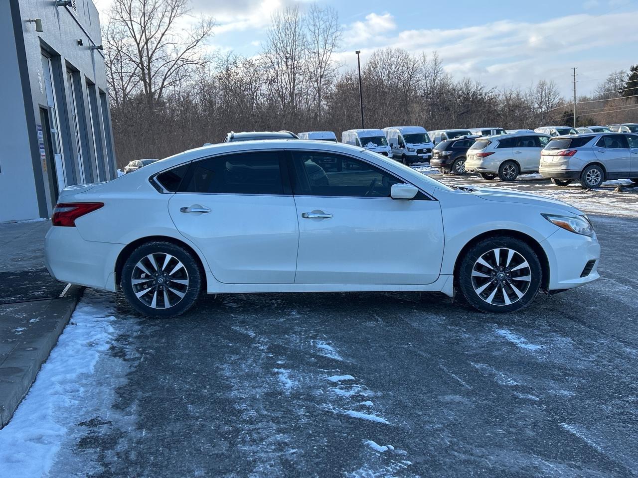 2017 Nissan Altima 2.5   Nav   Sunroof    Clean Carfax Photo