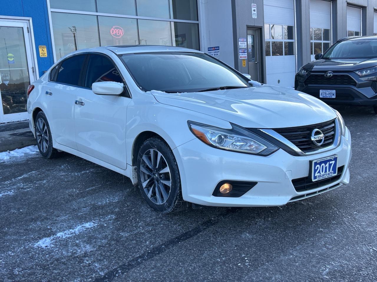 2017 Nissan Altima 2.5   Nav   Sunroof    Clean Carfax Photo