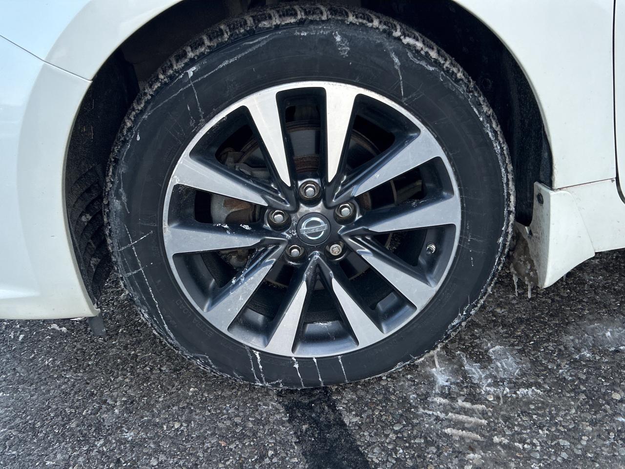 2017 Nissan Altima 2.5   Nav   Sunroof    Clean Carfax Photo