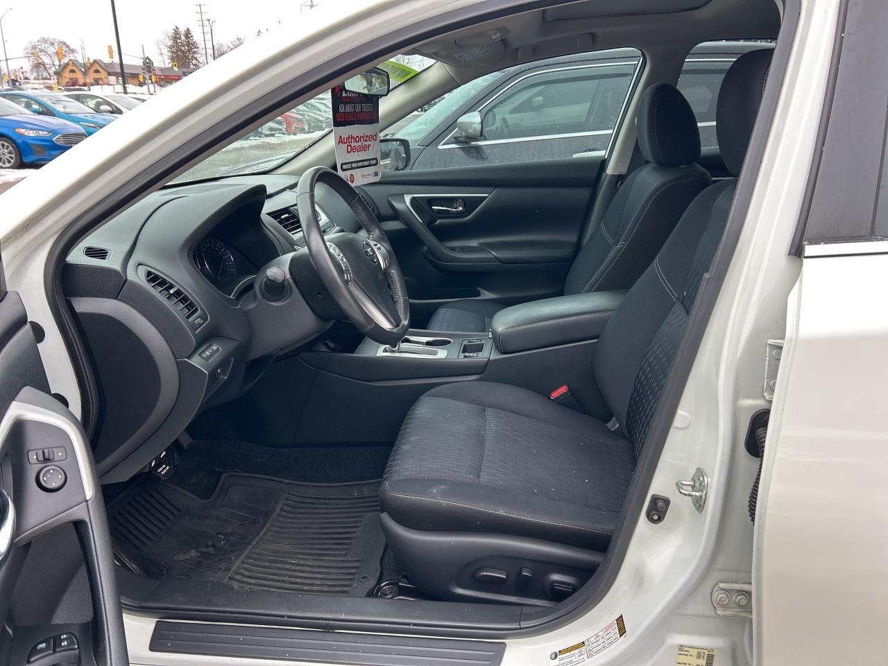 2017 Nissan Altima 2.5   Nav   Sunroof    Clean Carfax Photo