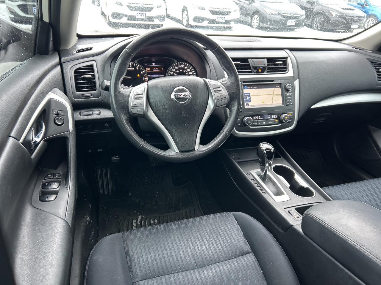 2017 Nissan Altima 2.5   Nav   Sunroof    Clean Carfax Photo