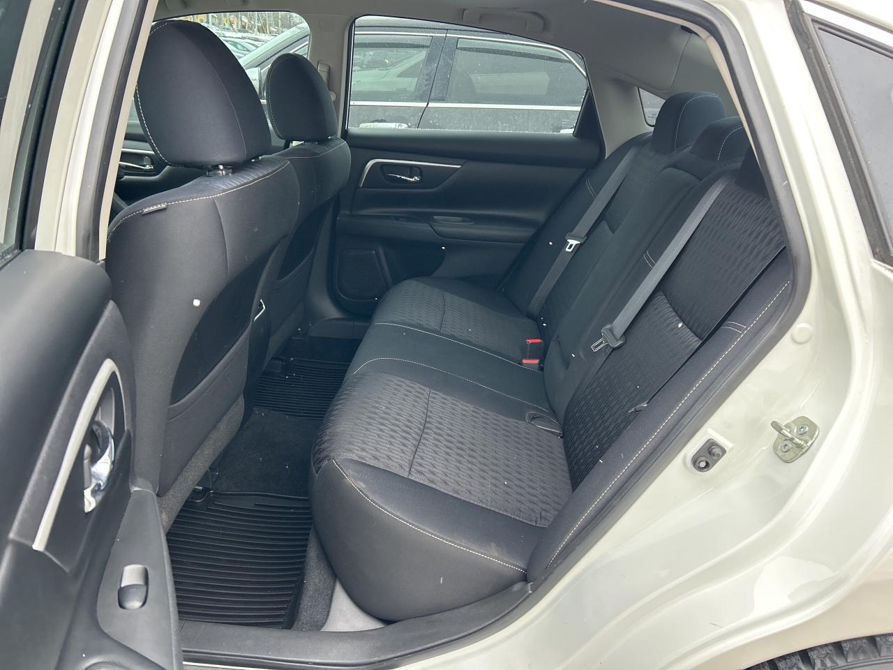 2017 Nissan Altima 2.5   Nav   Sunroof    Clean Carfax Photo