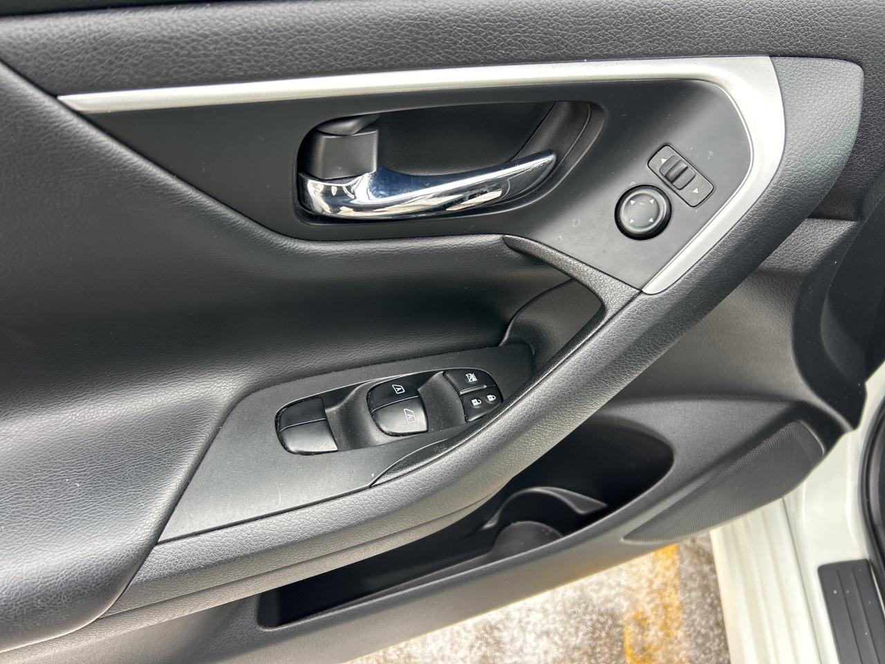 2017 Nissan Altima 2.5   Nav   Sunroof    Clean Carfax Photo