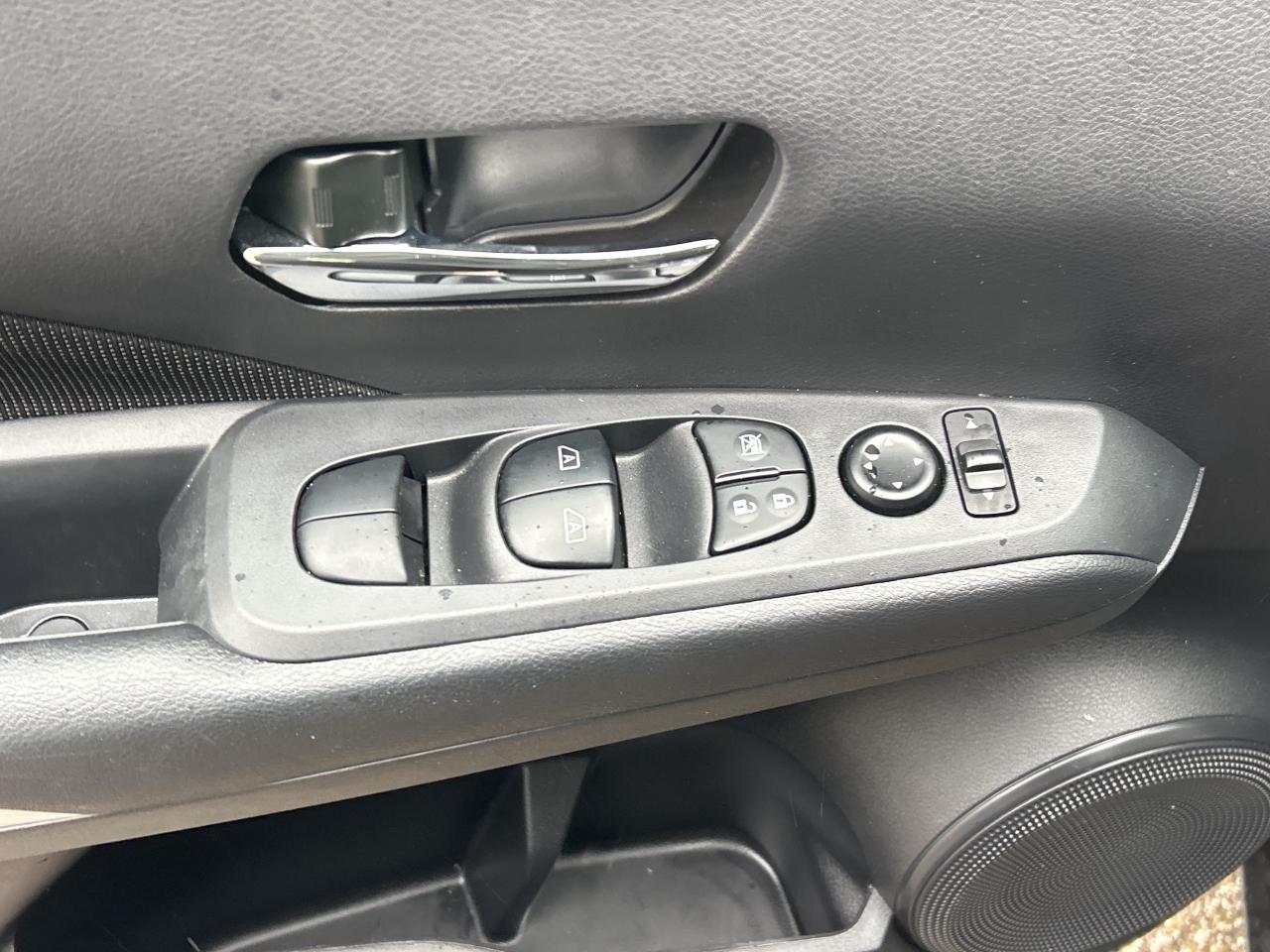 2024 Nissan Kicks SV   Remote Start   Low KM   Clean Carfax Photo