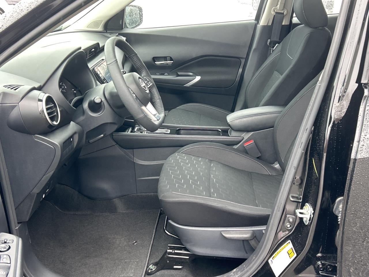 2024 Nissan Kicks SV   Remote Start   Low KM   Clean Carfax Photo