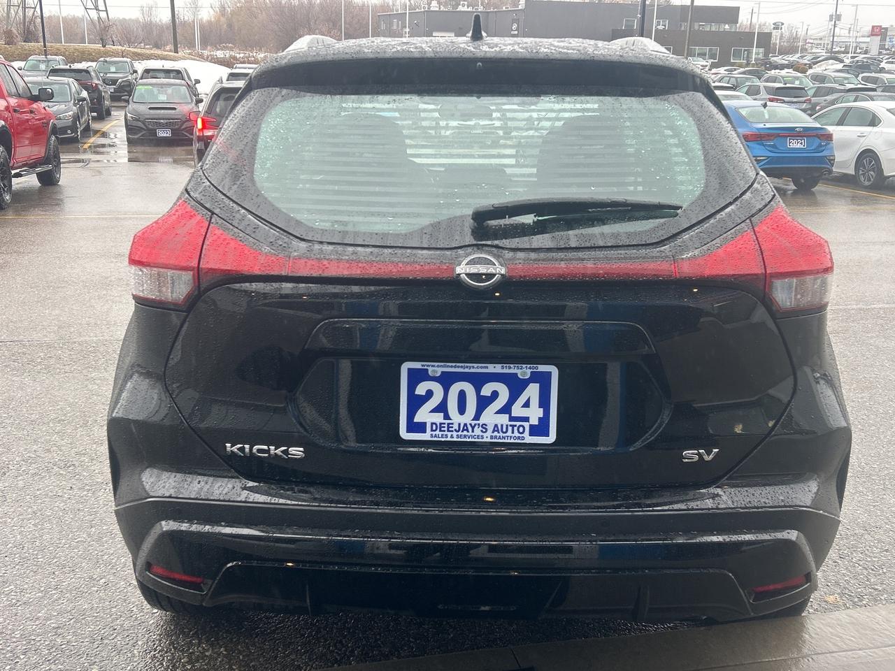 2024 Nissan Kicks SV   Remote Start   Low KM   Clean Carfax Photo3