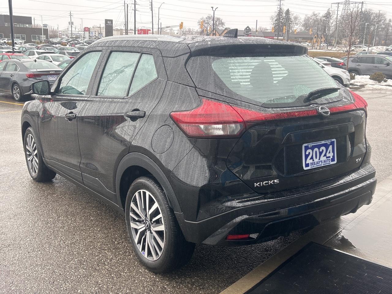 2024 Nissan Kicks SV   Remote Start   Low KM   Clean Carfax Photo2
