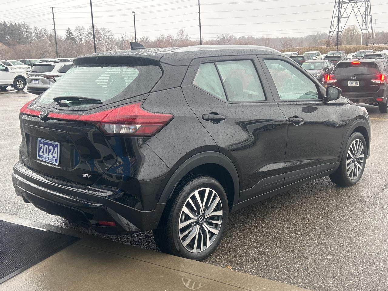 2024 Nissan Kicks SV   Remote Start   Low KM   Clean Carfax Photo4