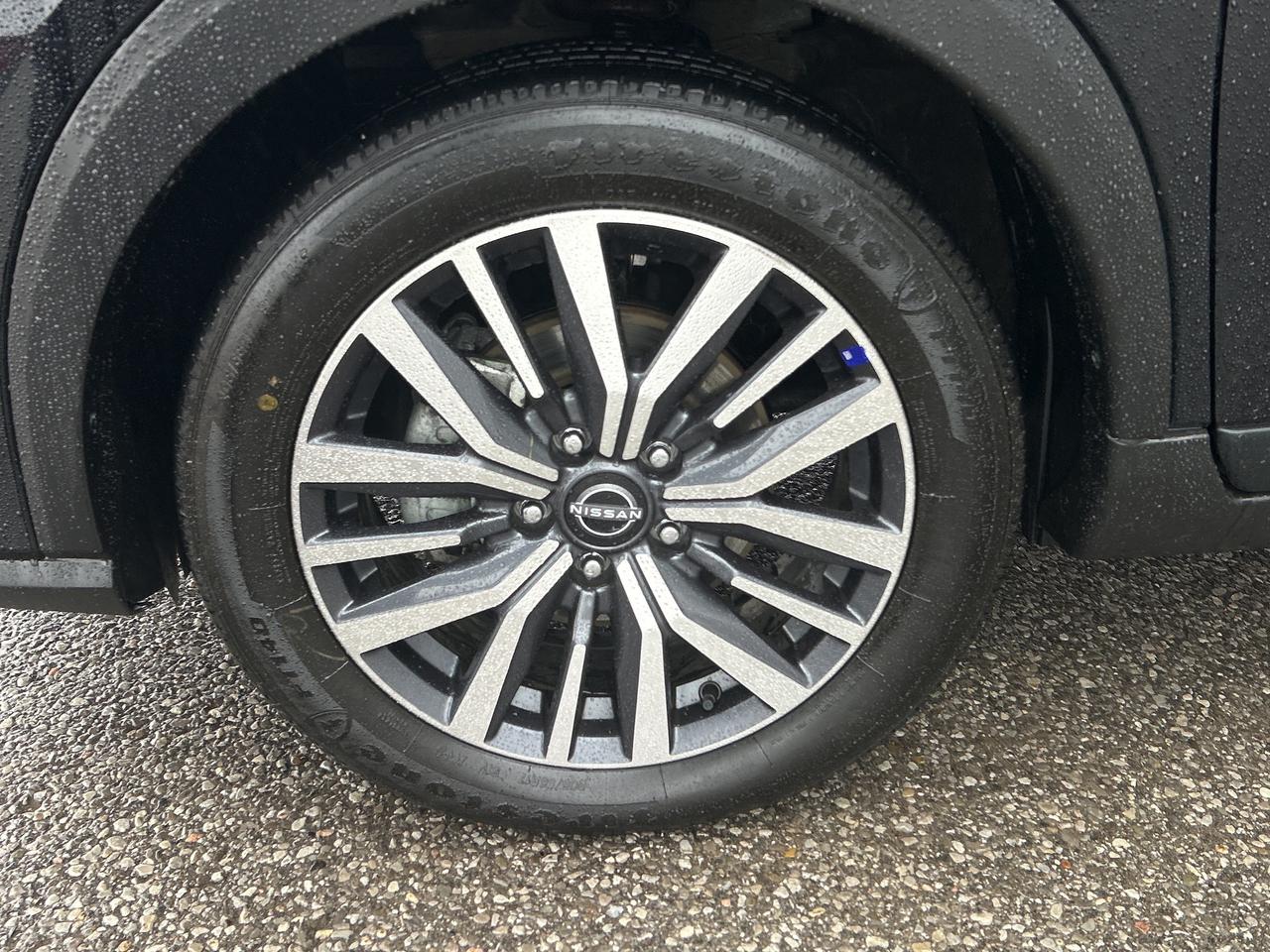 2024 Nissan Kicks SV   Remote Start   Low KM   Clean Carfax Photo