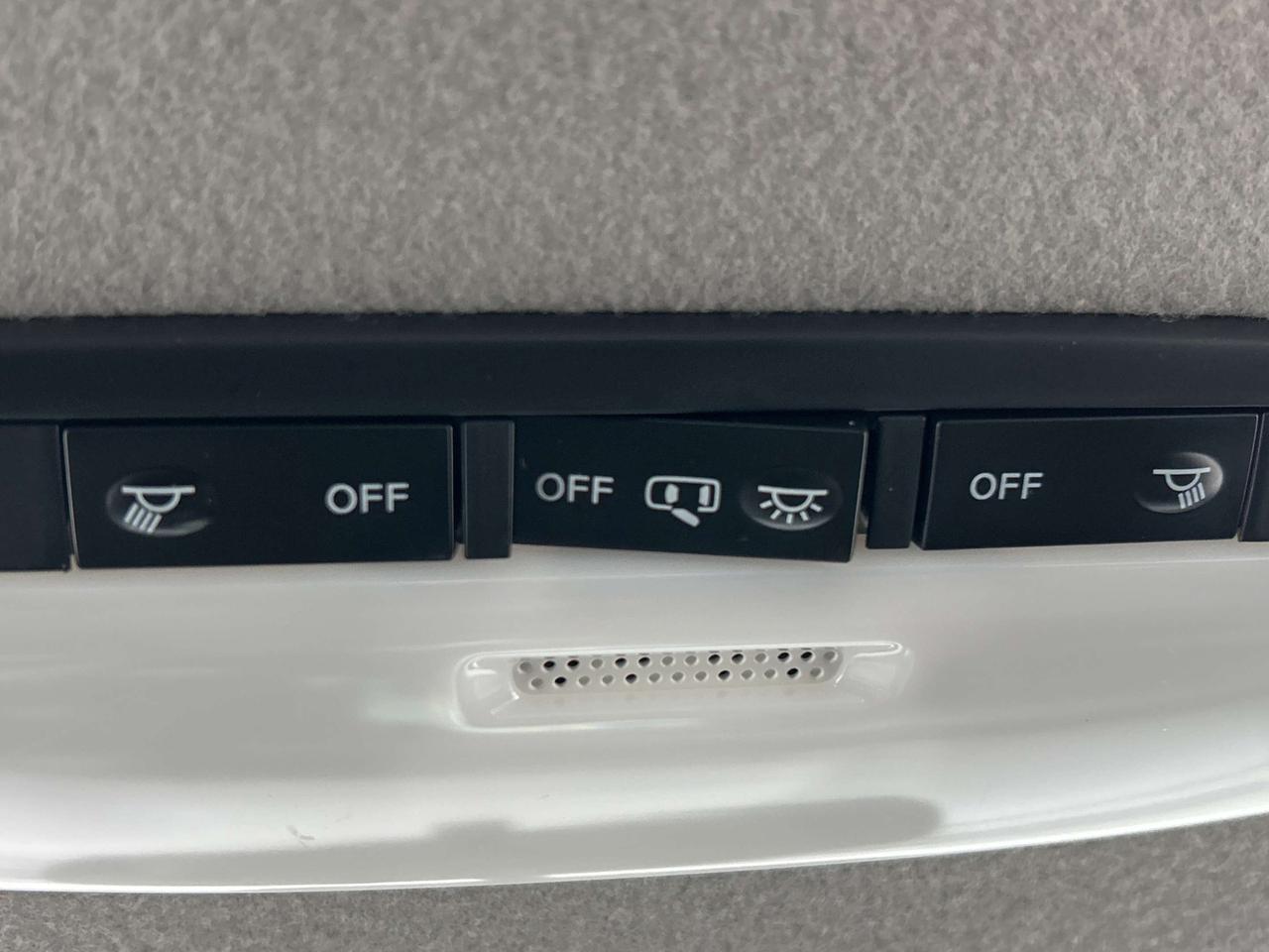 2024 Nissan Kicks SV   Remote Start   Low KM   Clean Carfax Photo