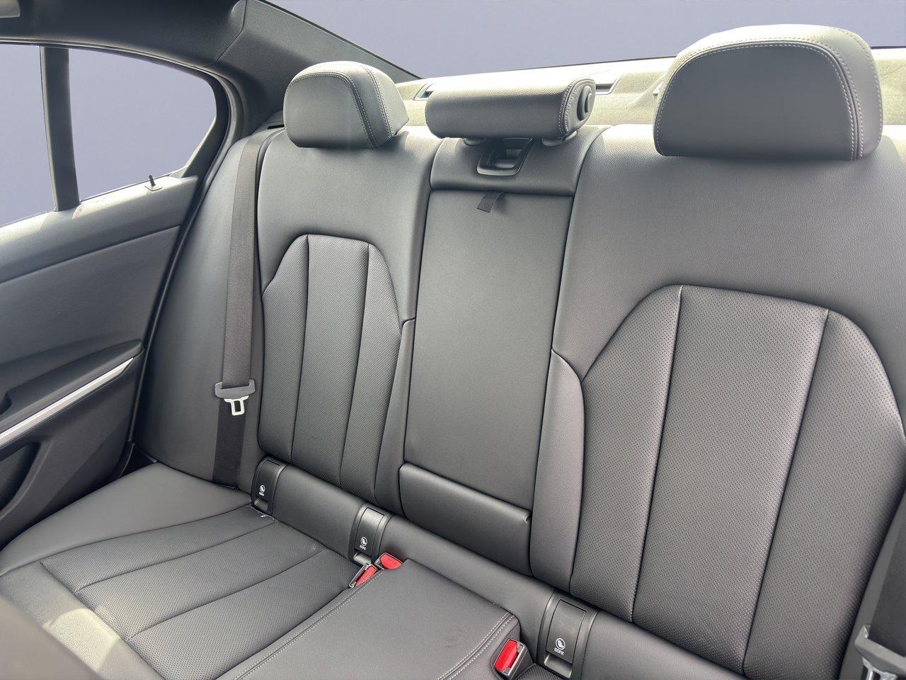 2023 BMW 3 Series 330i xDrive Photo