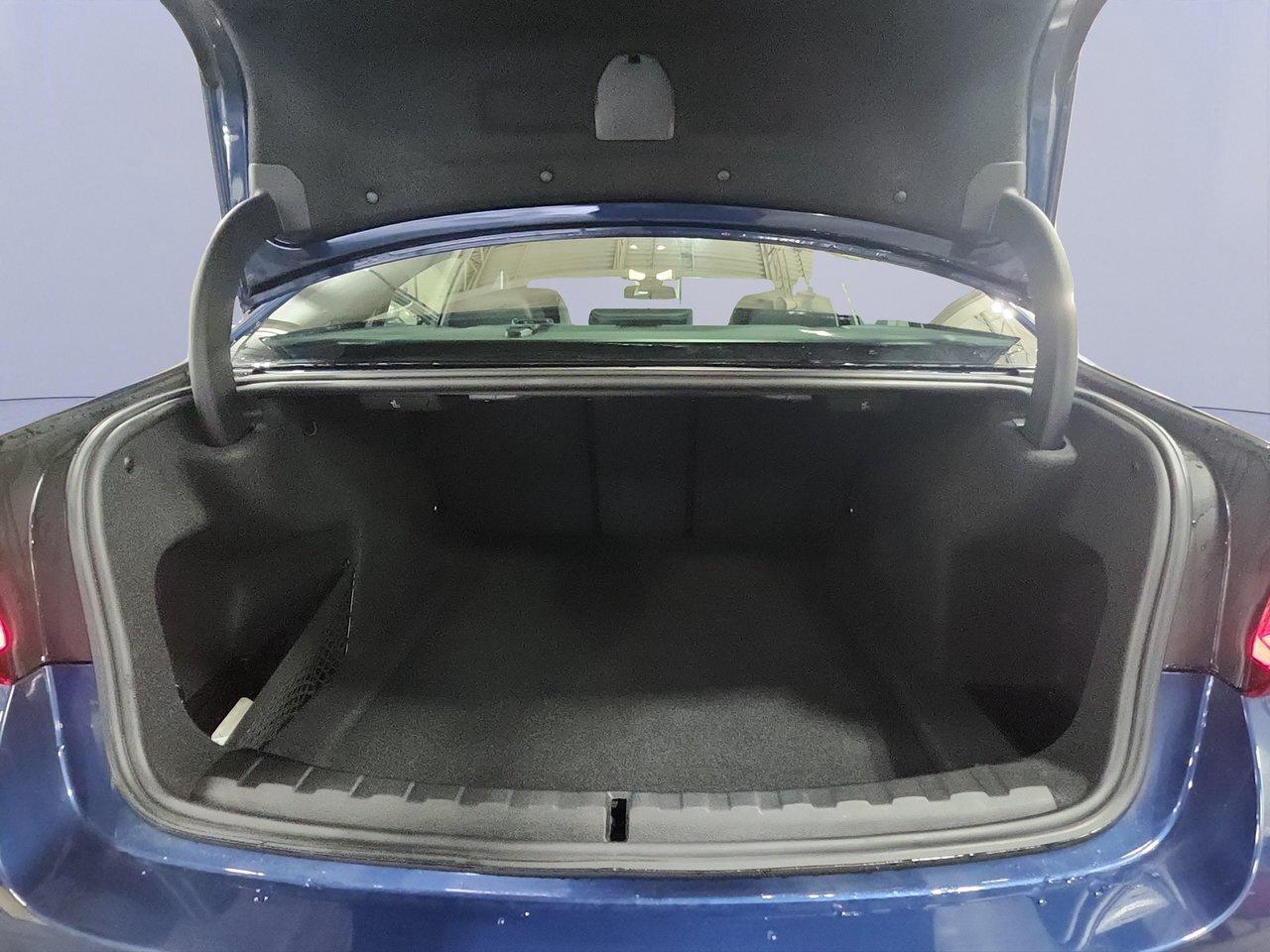 2023 BMW 3 Series 330i xDrive Photo