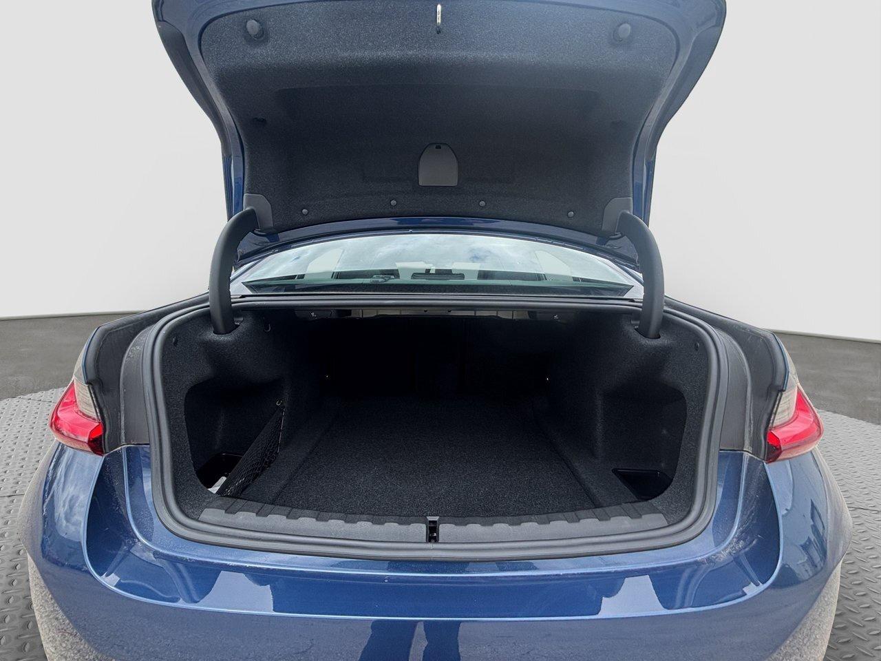 2023 BMW 3 Series 330i xDrive Photo
