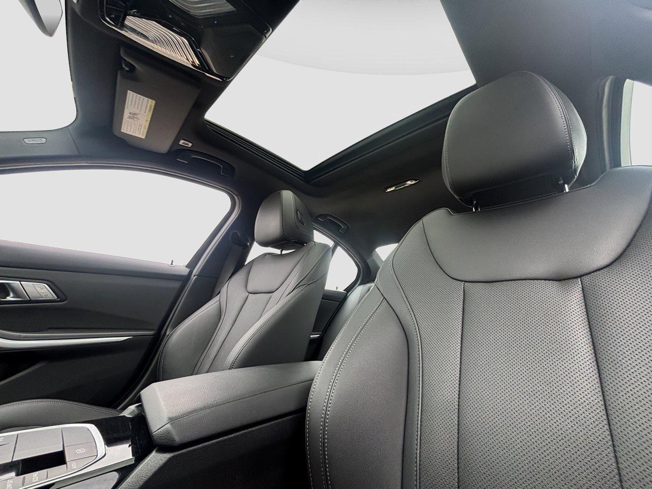 2023 BMW 3 Series 330i xDrive Photo